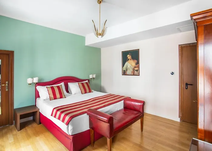 迪斯帕格纳广场酒店 3*