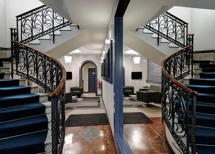 迪斯帕格纳广场酒店 3*