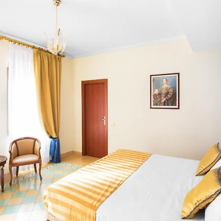 מלון Piazza Di Spagna 3*