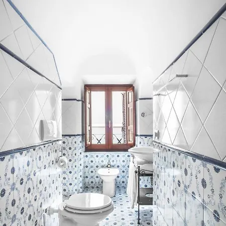 מלון Piazza Di Spagna 3*