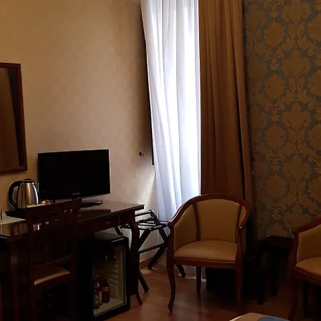 מלון Piazza Di Spagna 3*