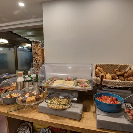 ピアッツァ ディ スパーニャ ホテル 3*